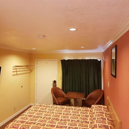 Travel Haven Motel Hanford Bagian luar foto